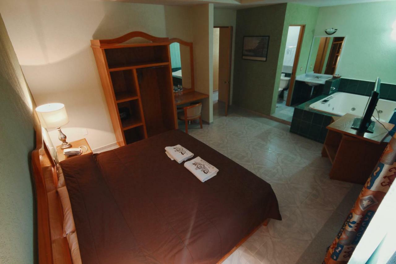 Zitácuaro Hotel El Conquistador Monarca. מראה חיצוני תמונה